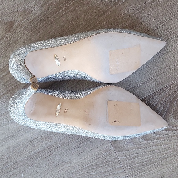 Badgley Mischka Cher II Silver Rhinestone Pump - 9.5 - Picture 12 of 14